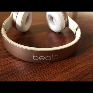Beats solo3 Wireless On-ear Headphones - Rose Gold